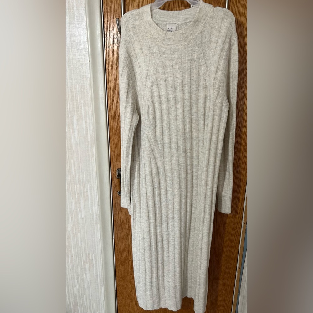 Long sweater dress. Size xl, creamy color